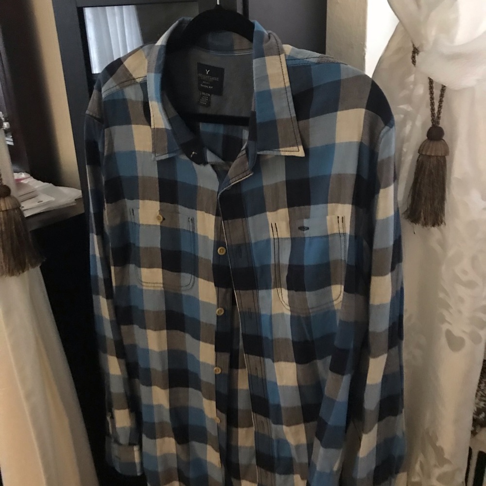 2/$17 Men button shirts American Eagle 🦅
